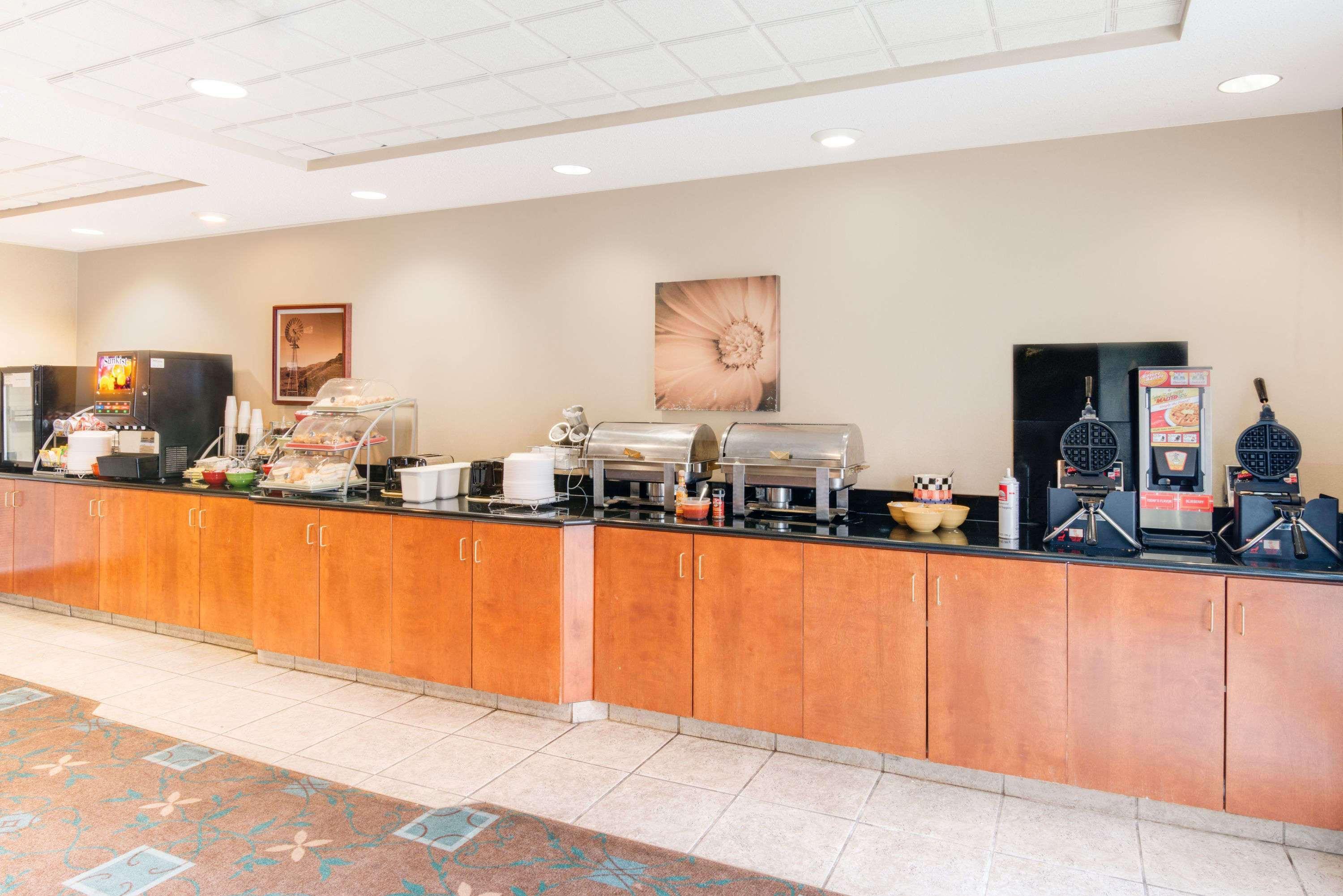 Wingate by Wyndham Gillette Hotell Eksteriør bilde